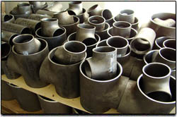 Невский завод ТРУБОДЕТАЛЬ изготовил для агрохимического завода отводы 90° из стали марки 12Х18Н10Т и тройники из стали марки 09Г2С.